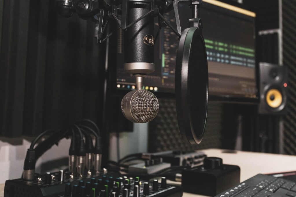 studio, microphone, rec, music, radio, audio, sound, mic, voice, speech, equipment, recording, sing, technology, entertainment, headphones, record, mixer, podcast, broadcast, gray technology, gray music, gray microphone, gray radio, gray headphones, radio, radio, radio, podcast, podcast, podcast, podcast, podcast